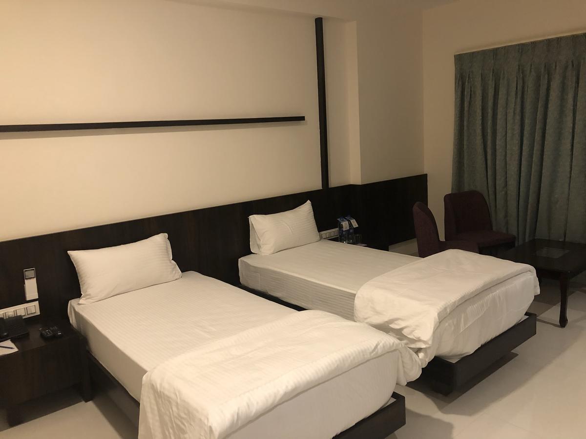 Bijāpur Kyriad Hotel Vijayapura By Othpl מראה חיצוני תמונה
